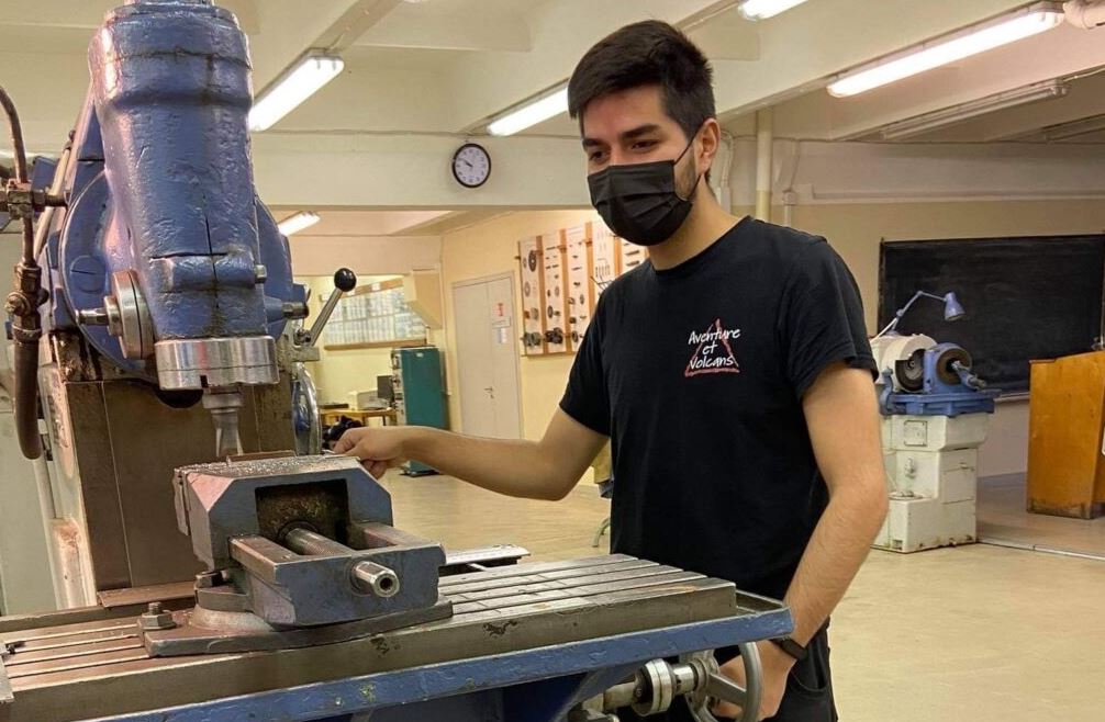 KTU student in faculty lab